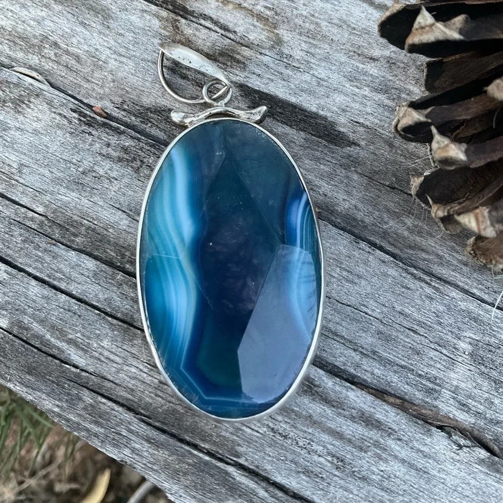 Banded Blue Agate Pendant - Picture 2 of 6